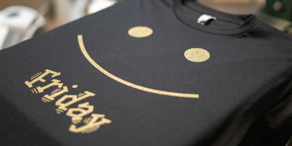 Smile Friday Design T-Shirt